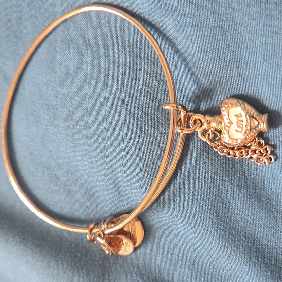 Harry Potter Love Potion Bangle Bracelet - Picture 5 of 5